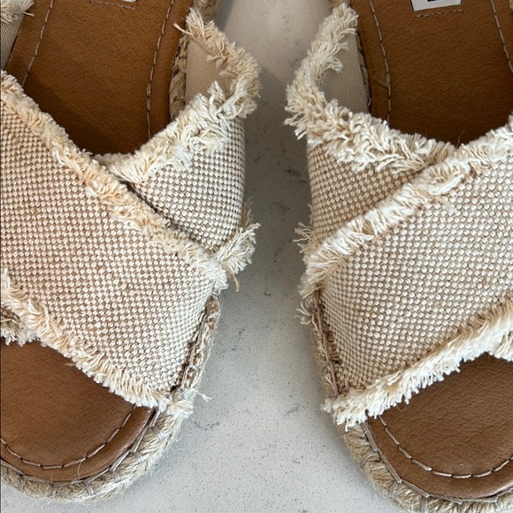 Like New - Steve Madden Women's Zelina Slide Sandals, Natural, 7 - Picture 7 of 16